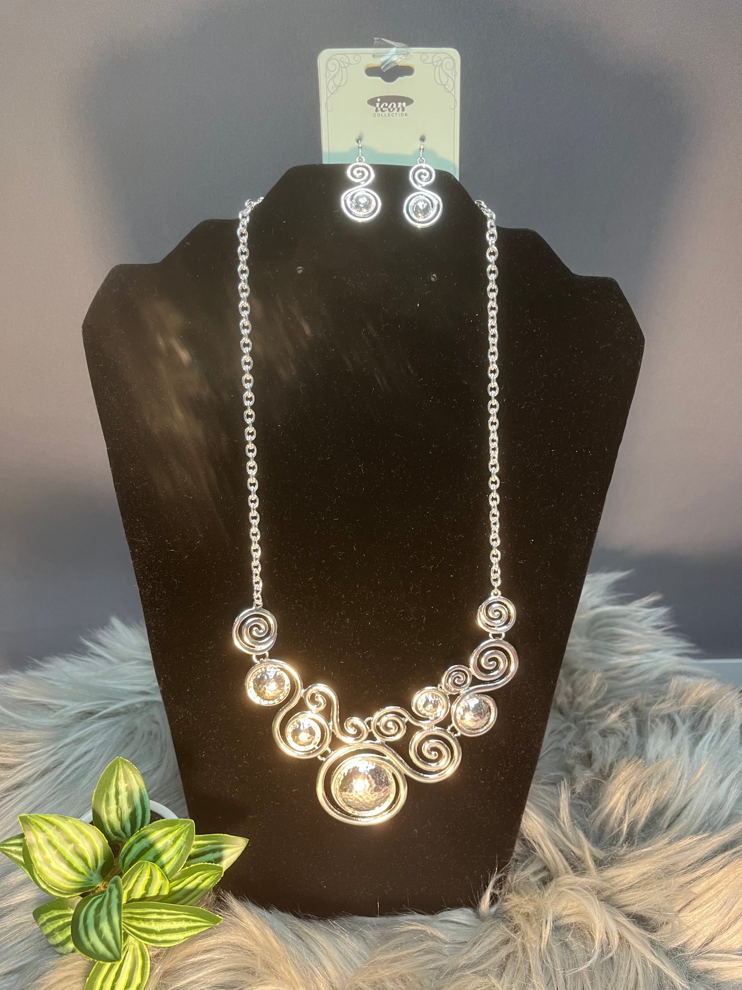 Swirls necklace & earrings