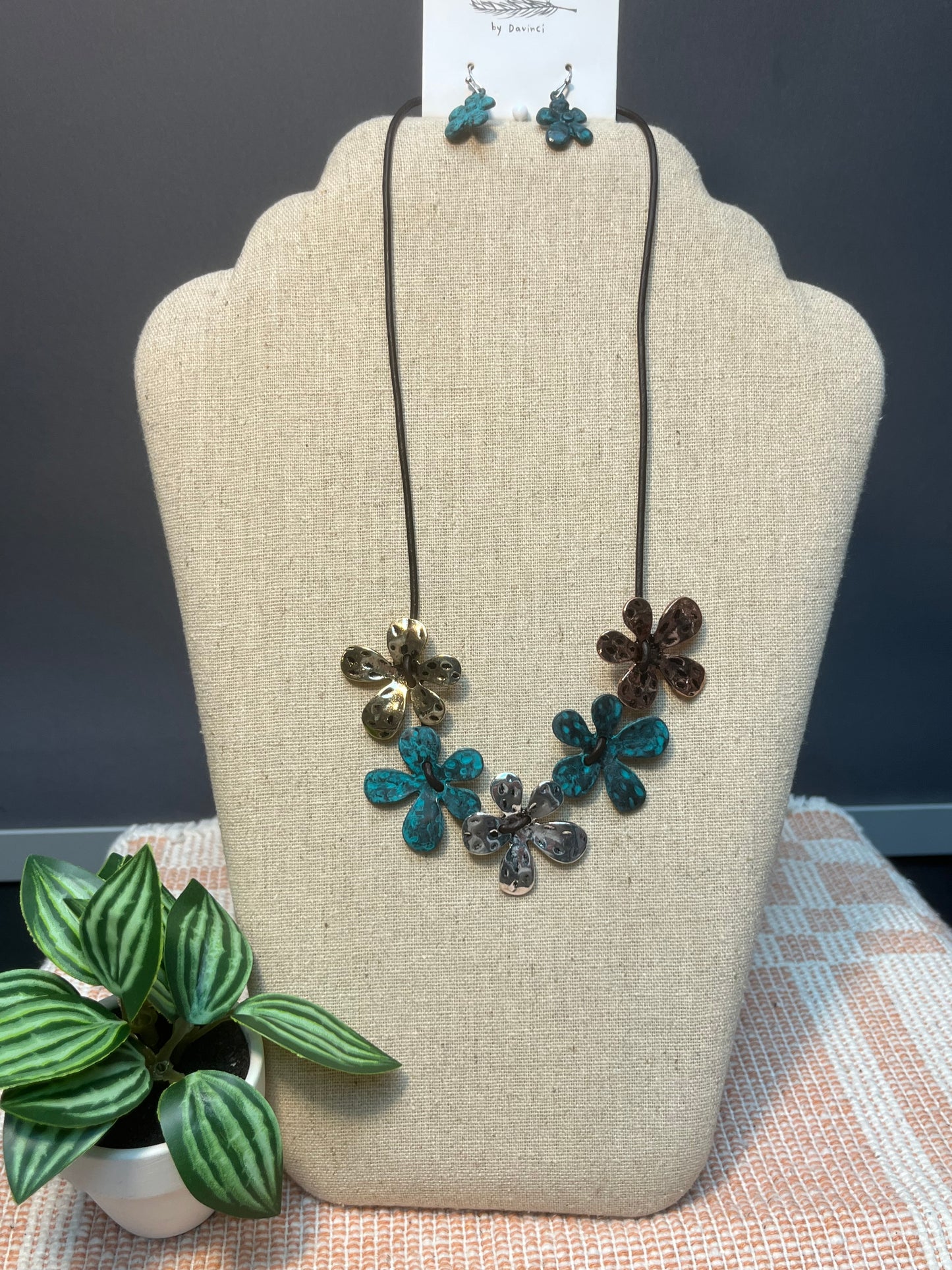 Flower necks & earrings