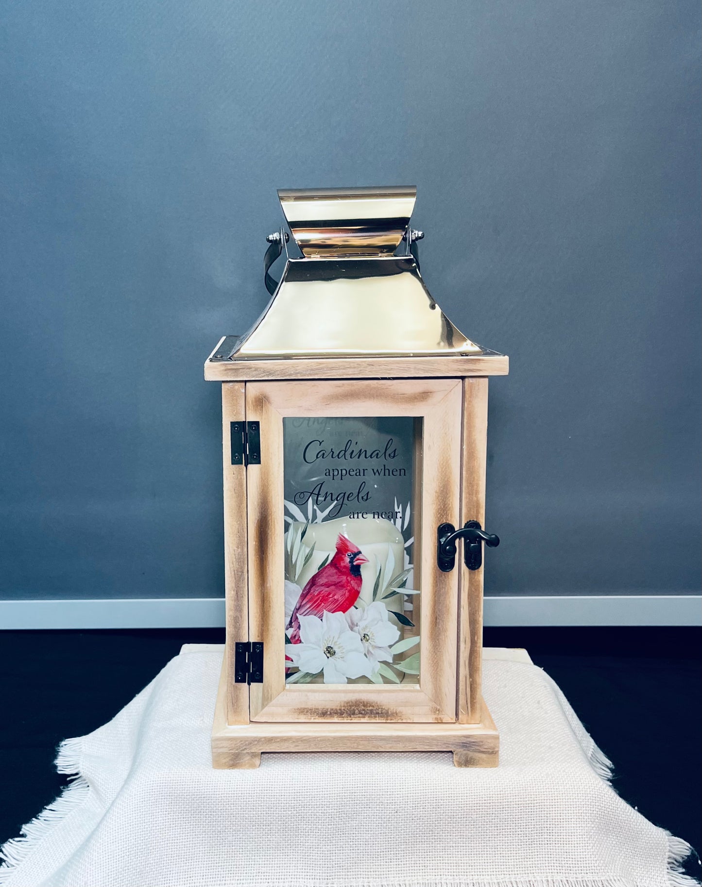 Cardinals appear lantern