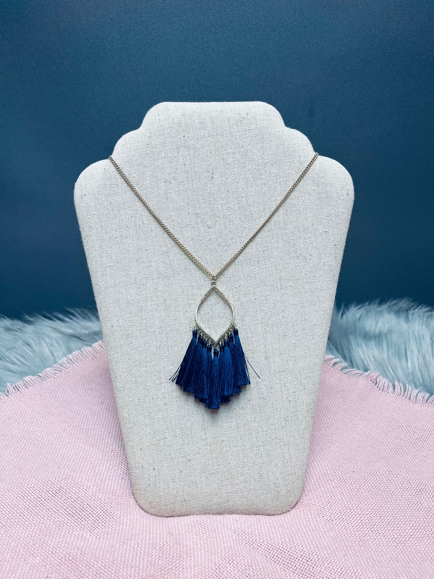 Fringe necklace