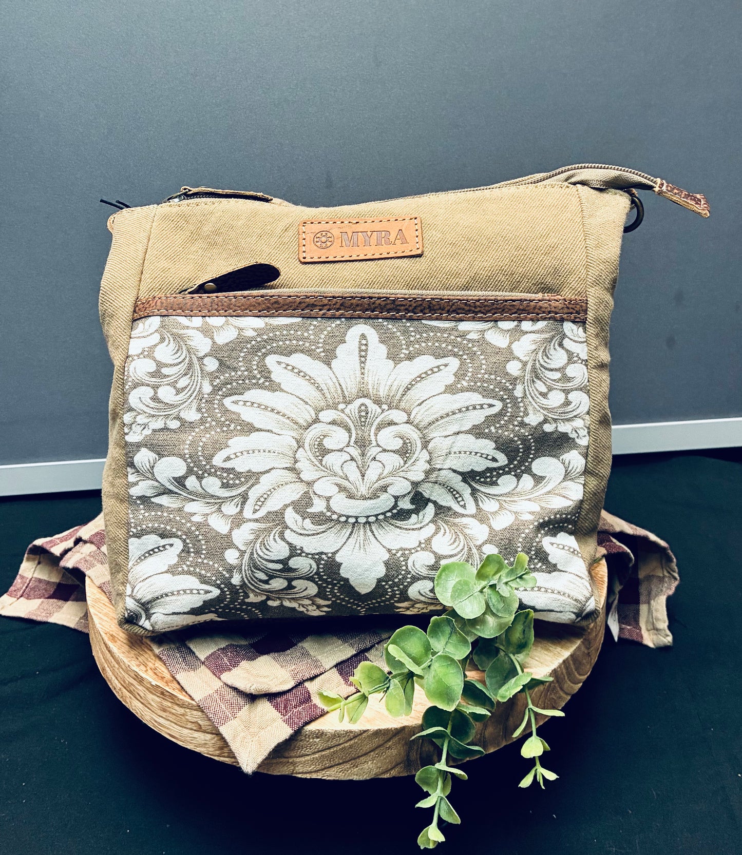 Crestbloom vintage crossbody in olive