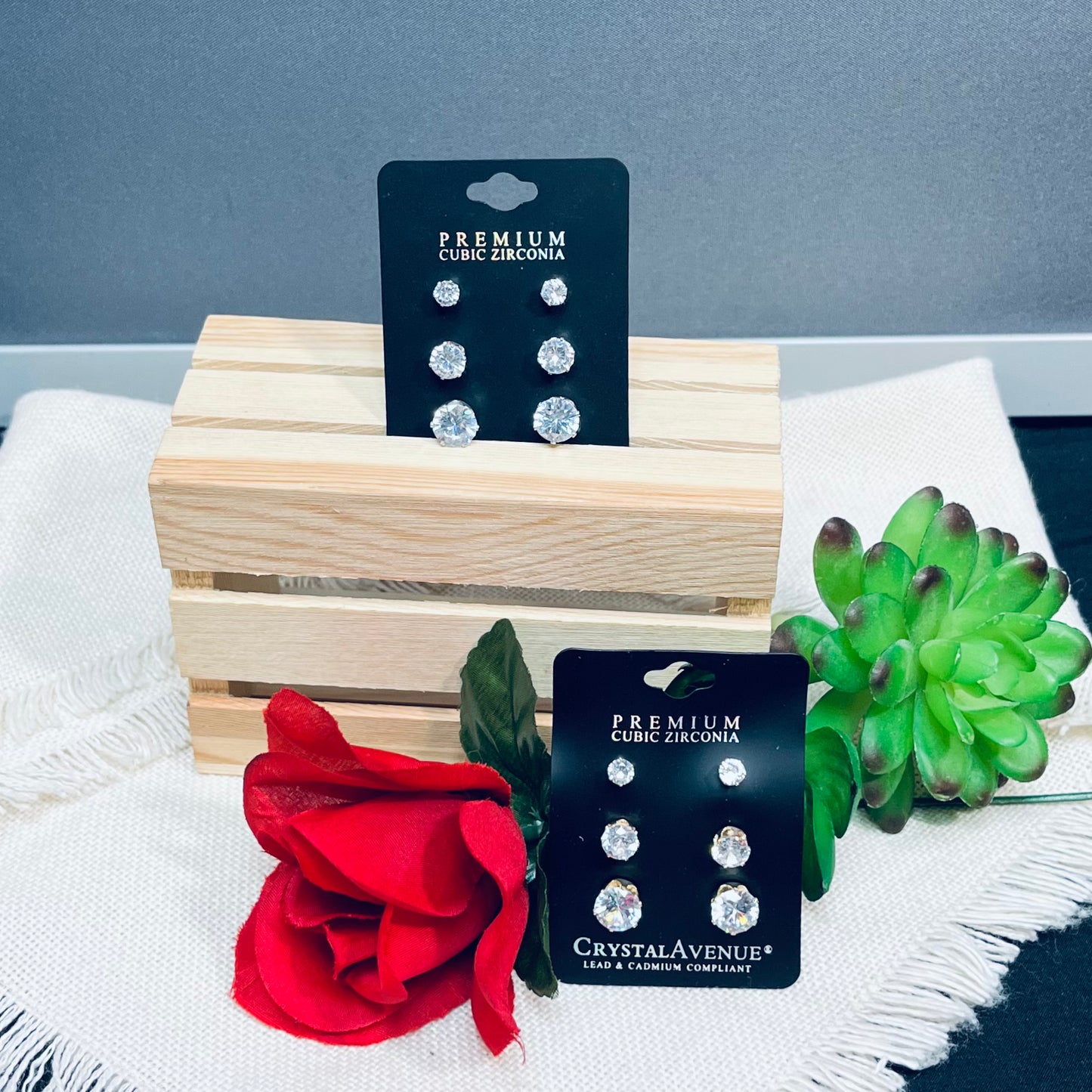 Pack stud earrings