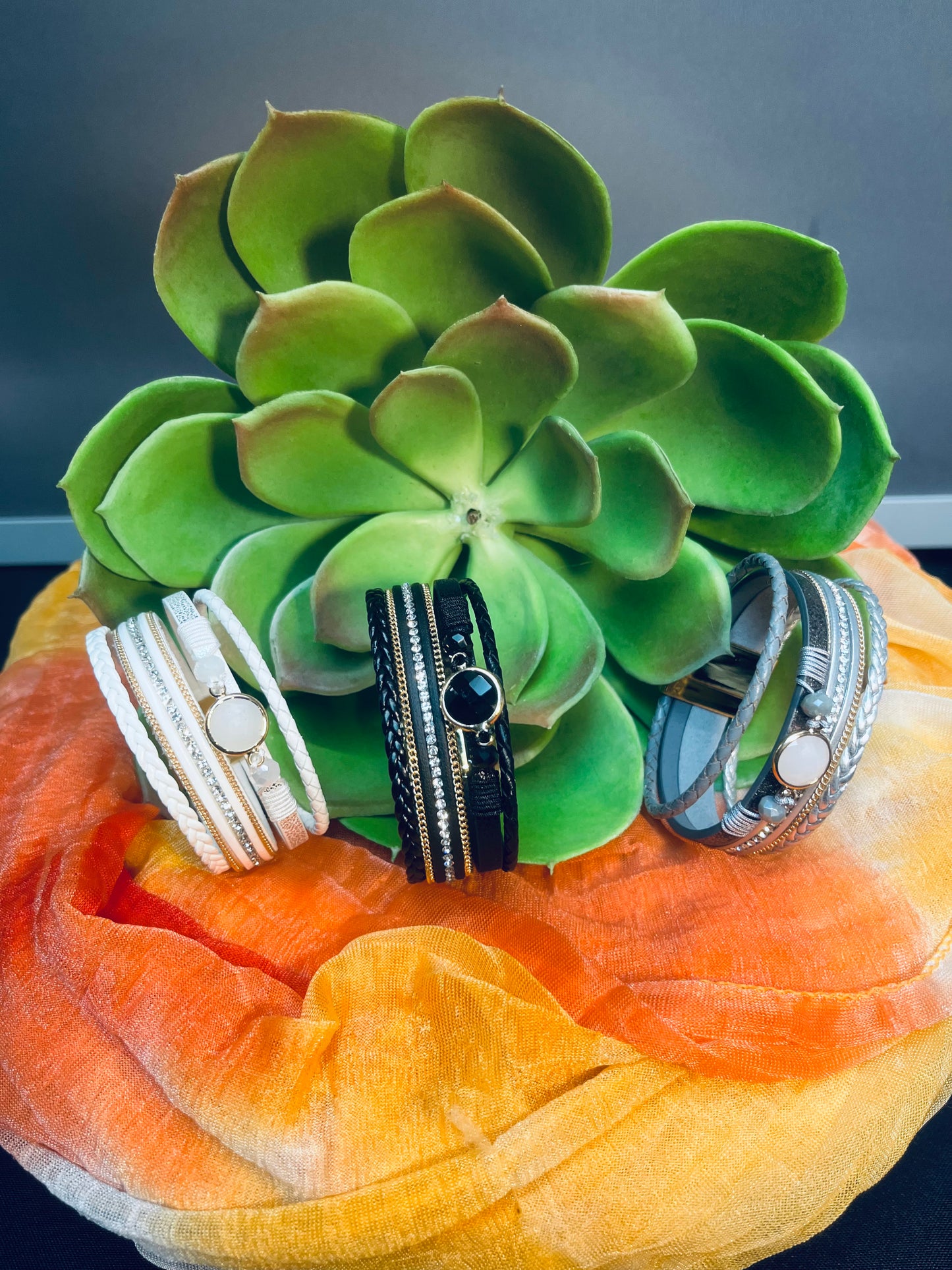 Magnetic clasp bracelets