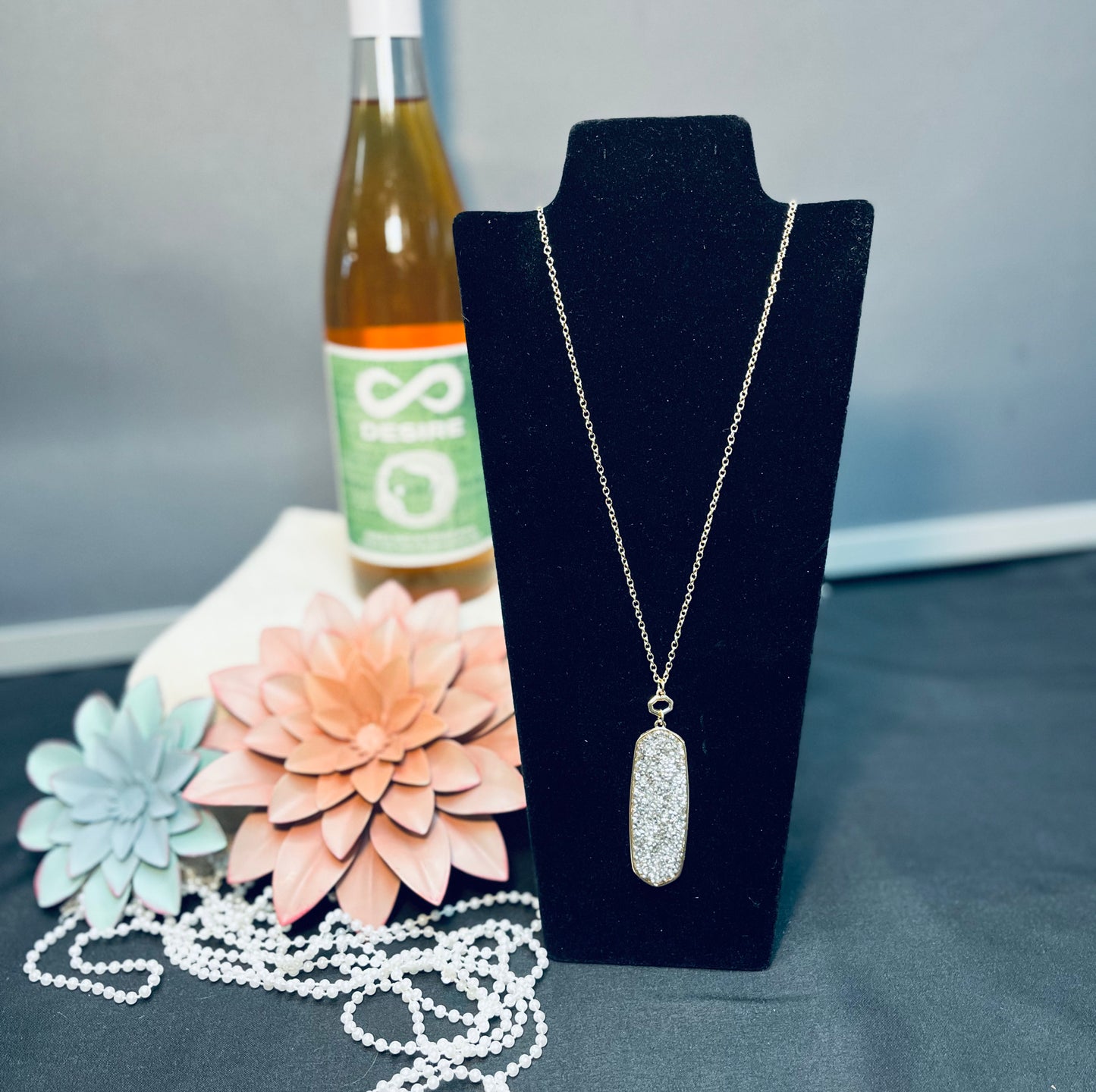 Sparkly oval necklace