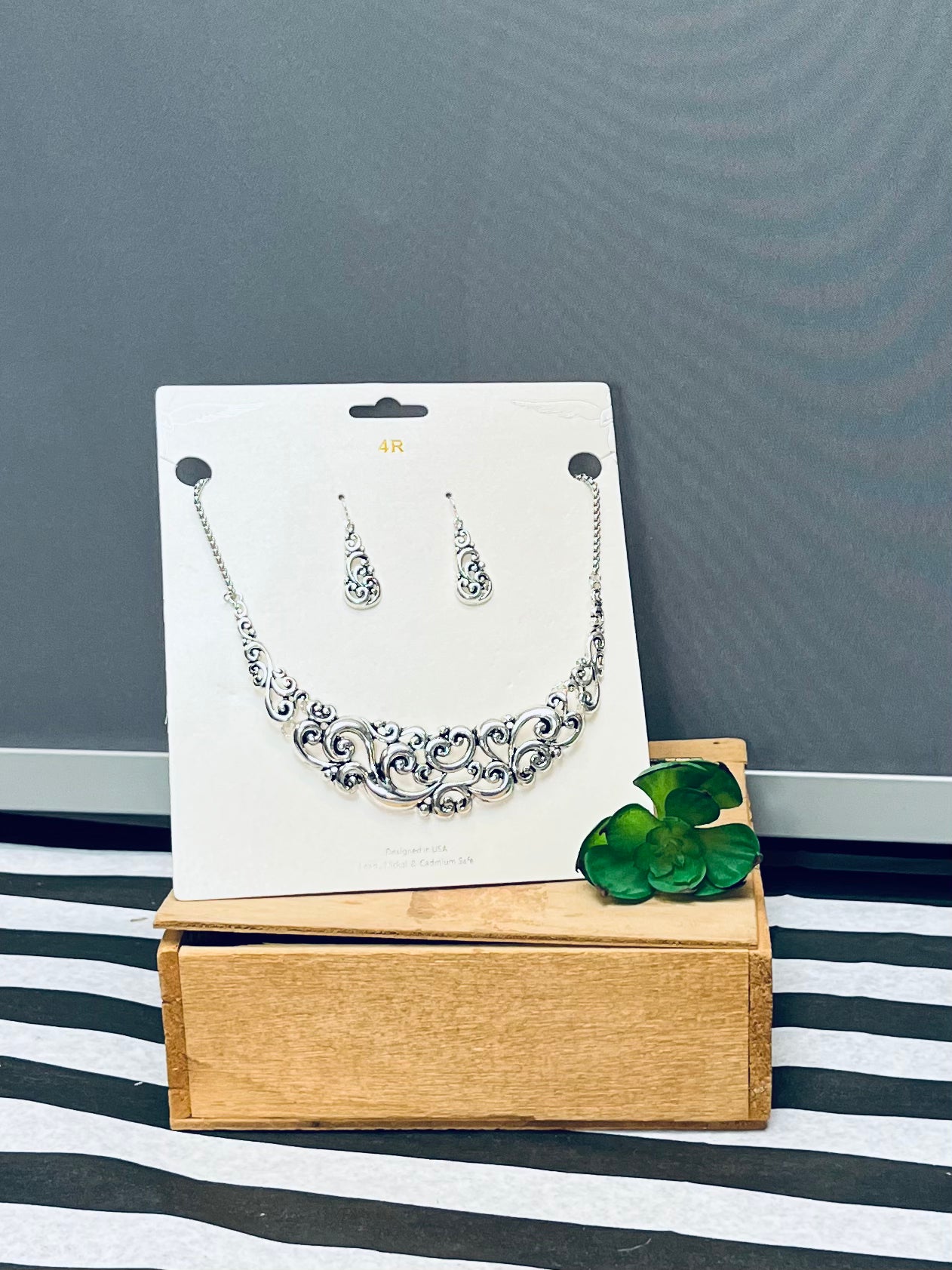 Swirl necklace and earrings