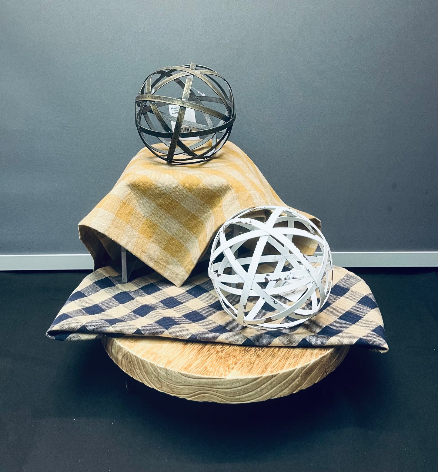 Metal decorative ball