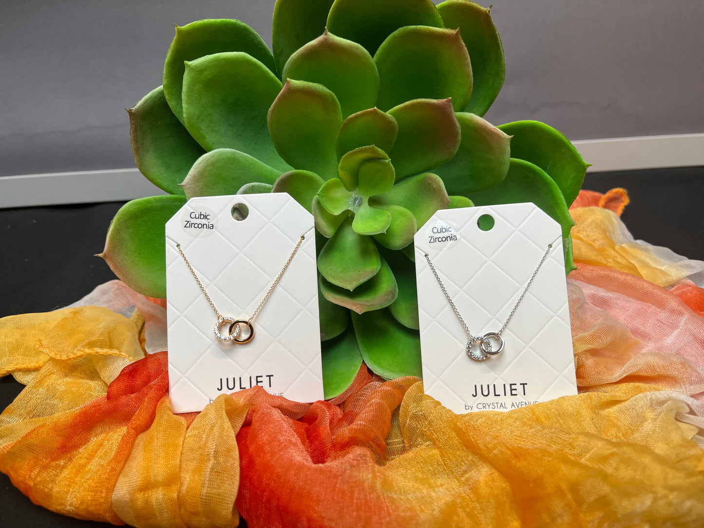 Interlocking circles necklace