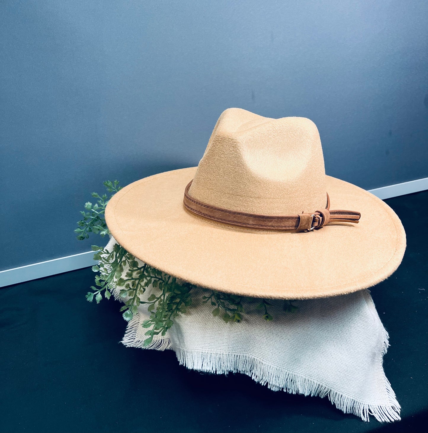 Buckle accent fedoras