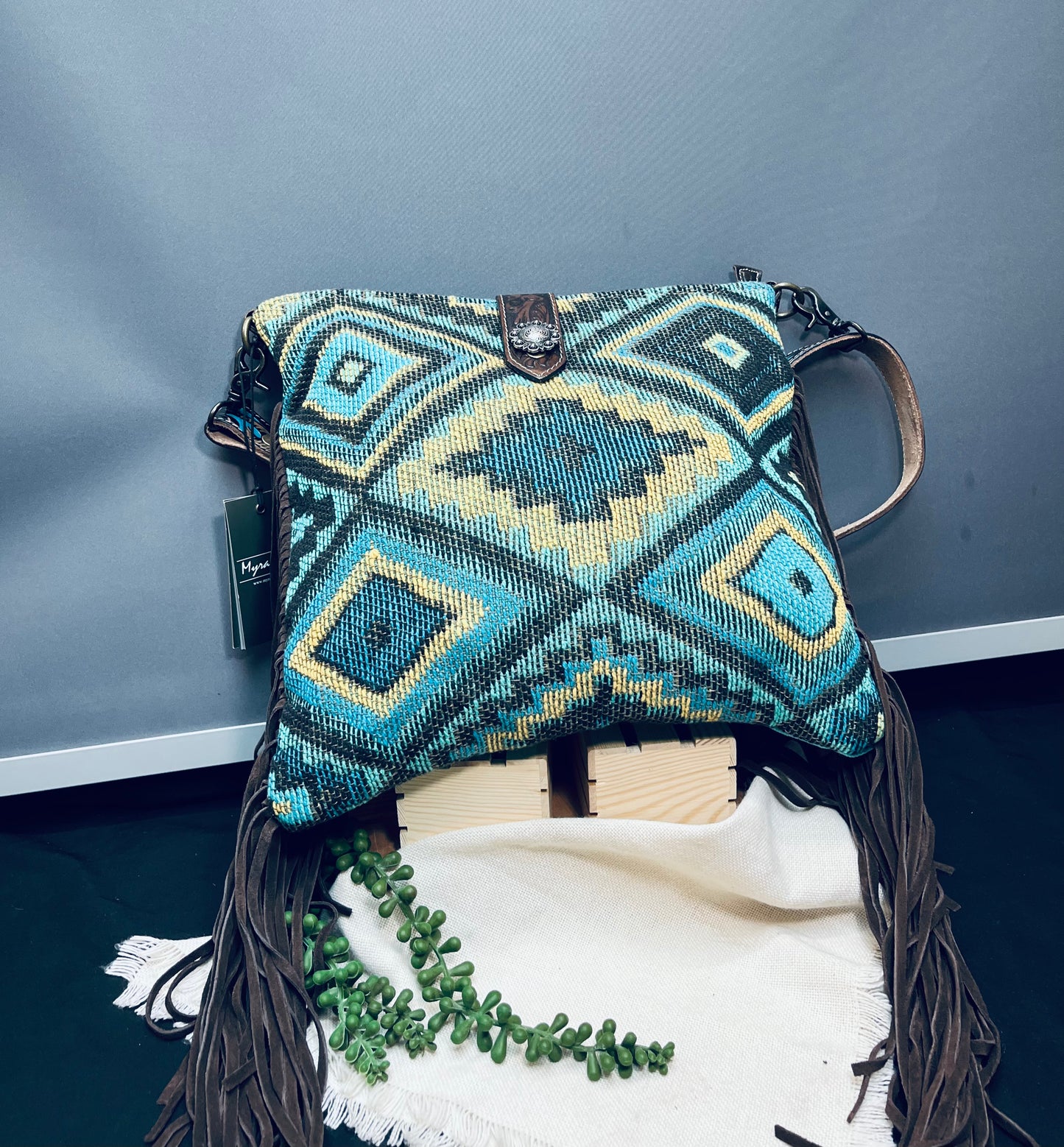Minutiae shoulder bag