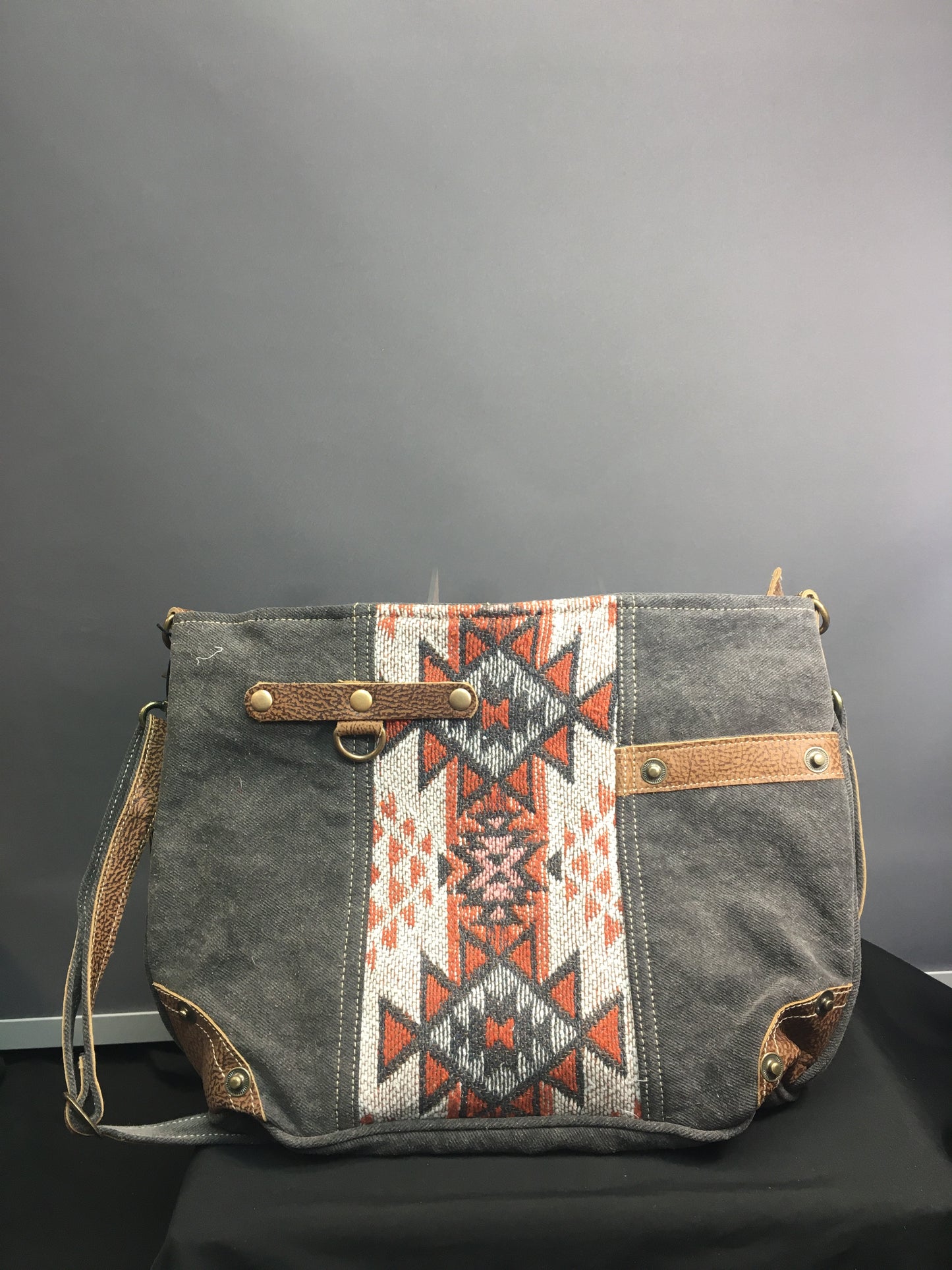 Heritage shoulder bag