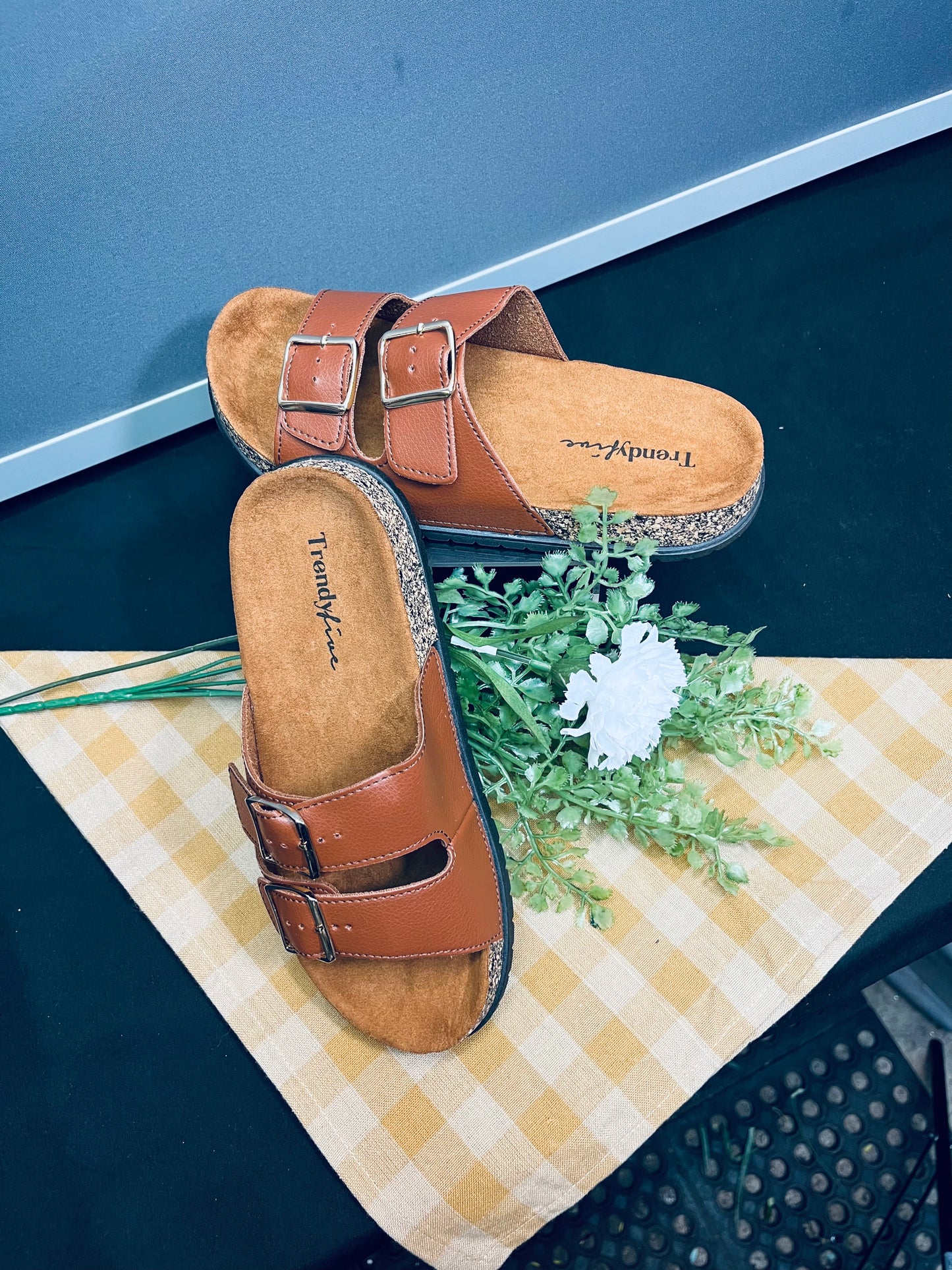 Saturn trendy sandals