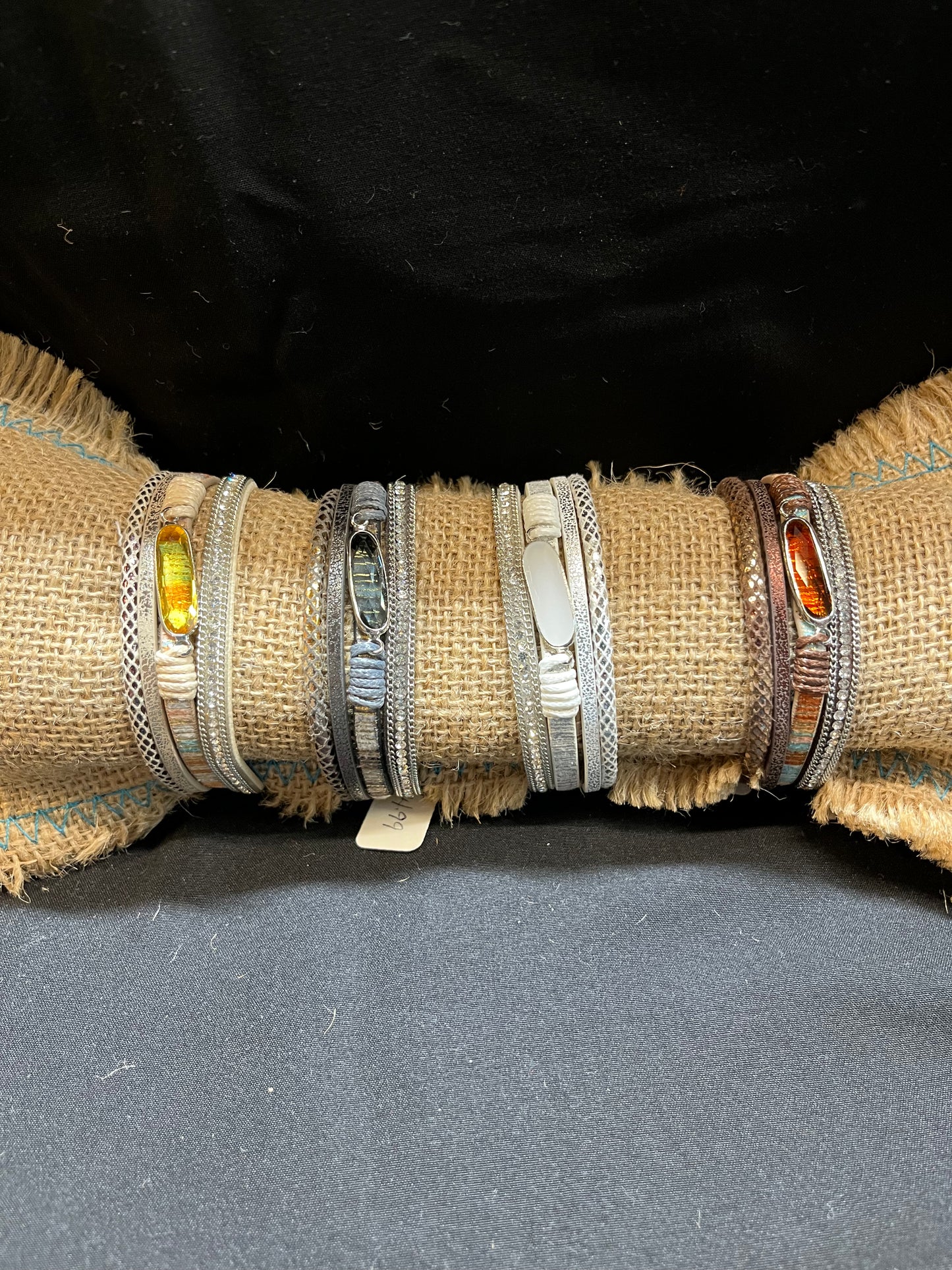 Magnetic bracelet with stone