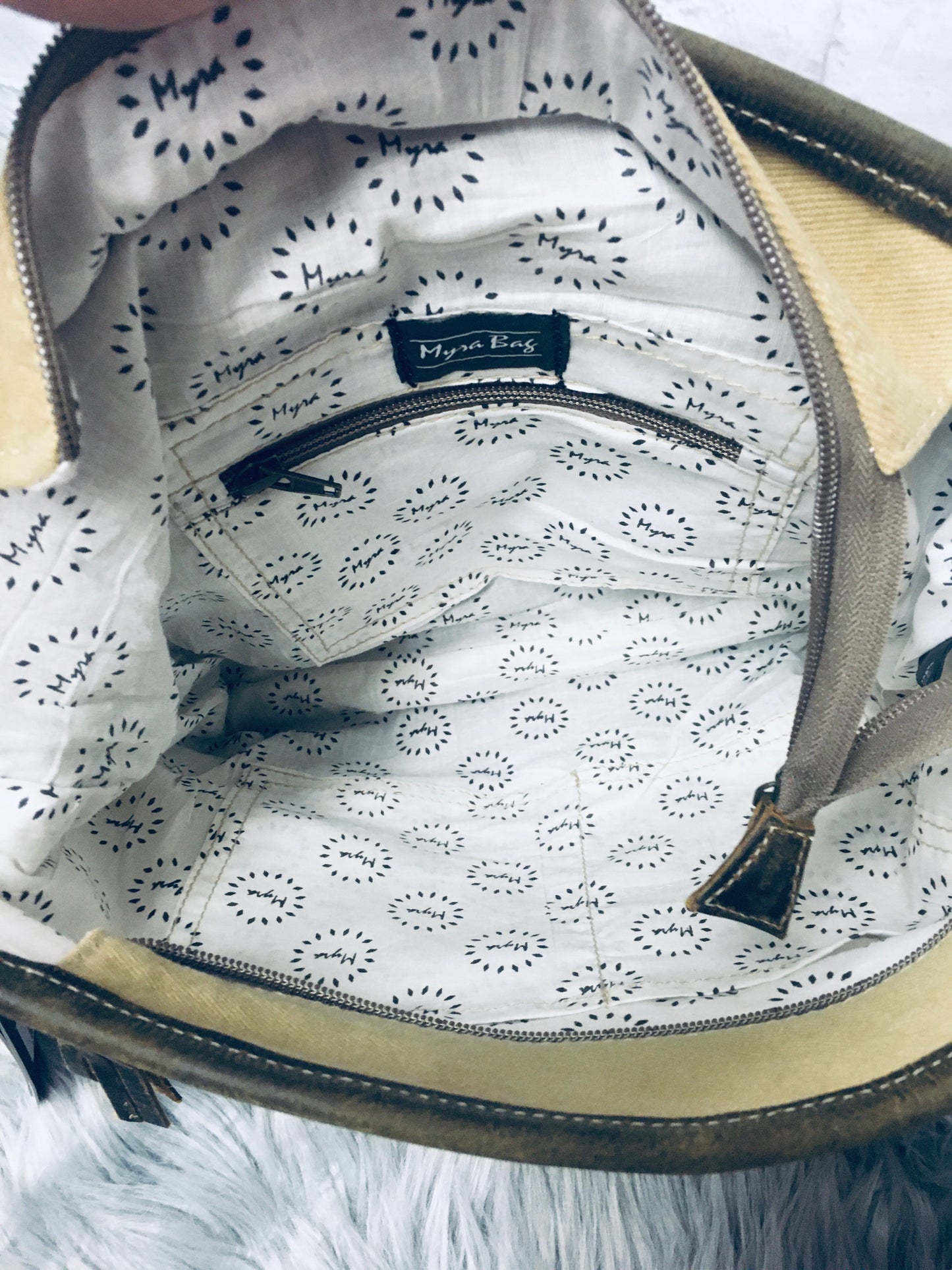 Entice shoulder bag