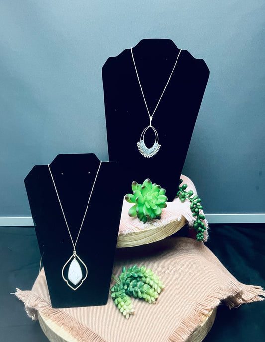 Drop pendant necklaces