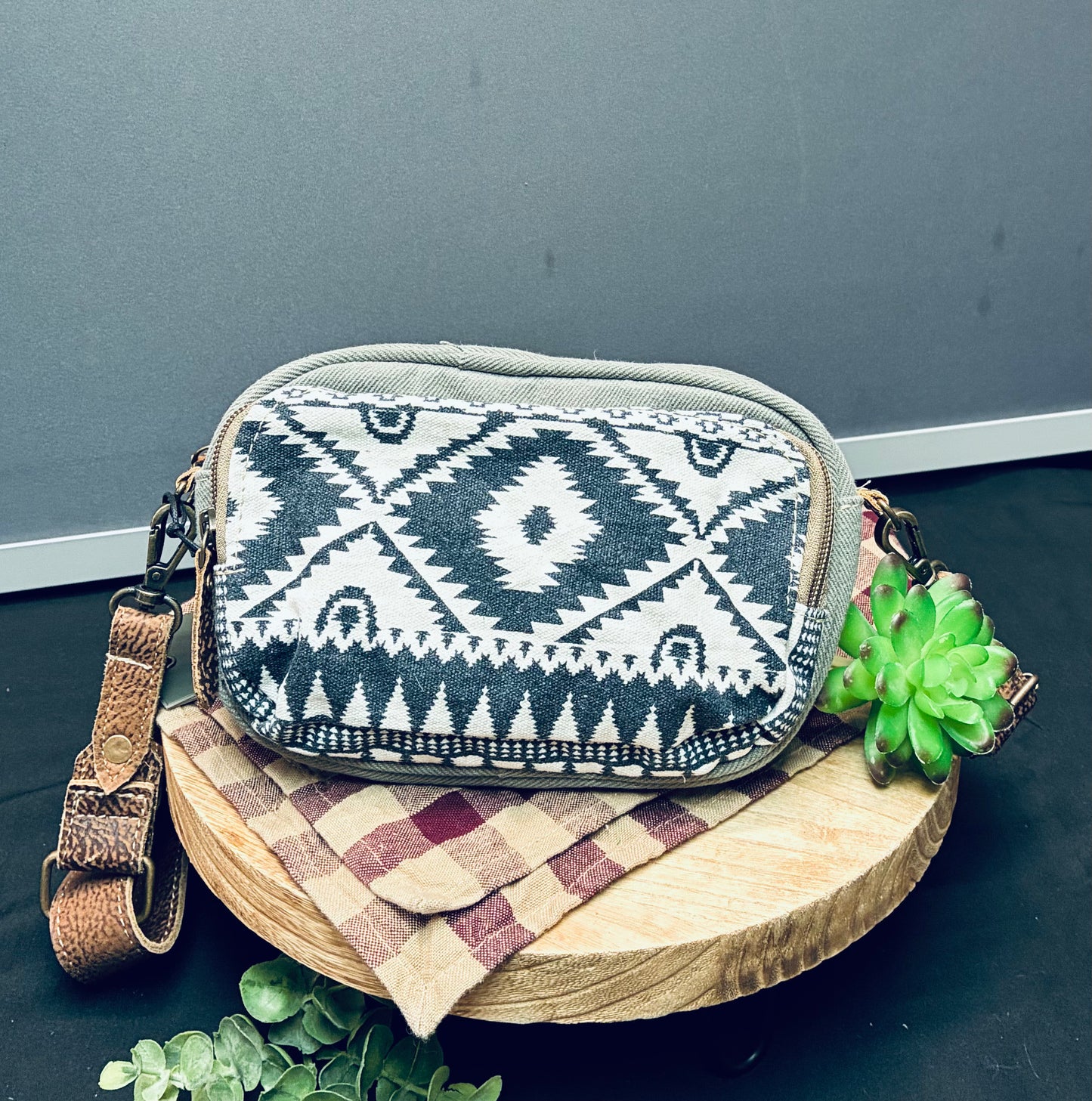 Temptation sm crossbody