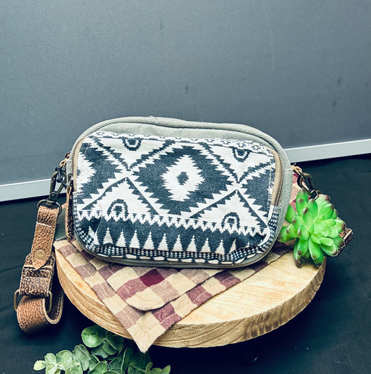 Temptation sm crossbody