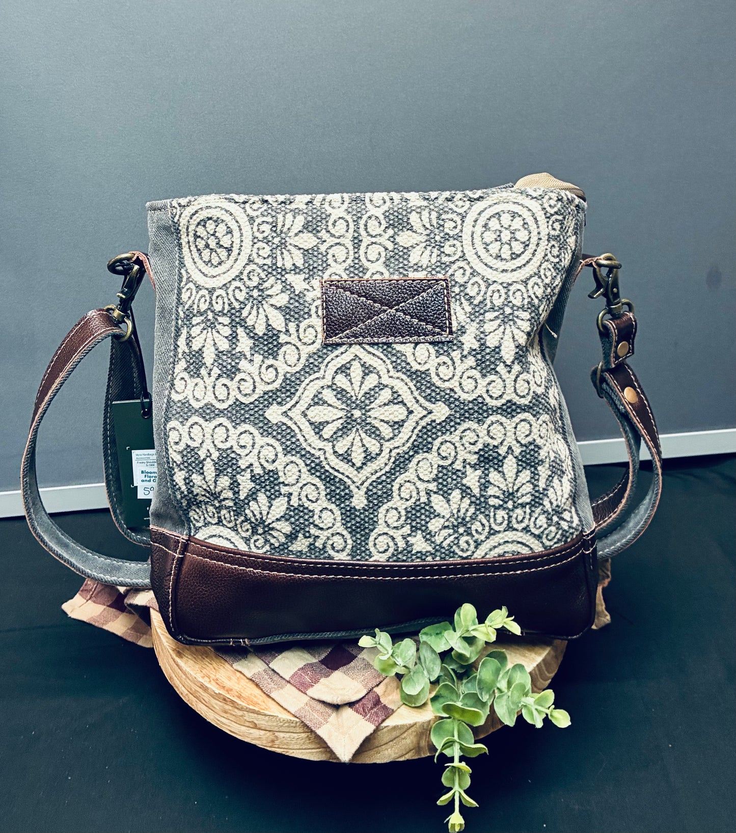Freaky shoulder bag