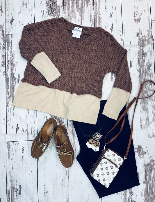 Two tone V-neck pullover