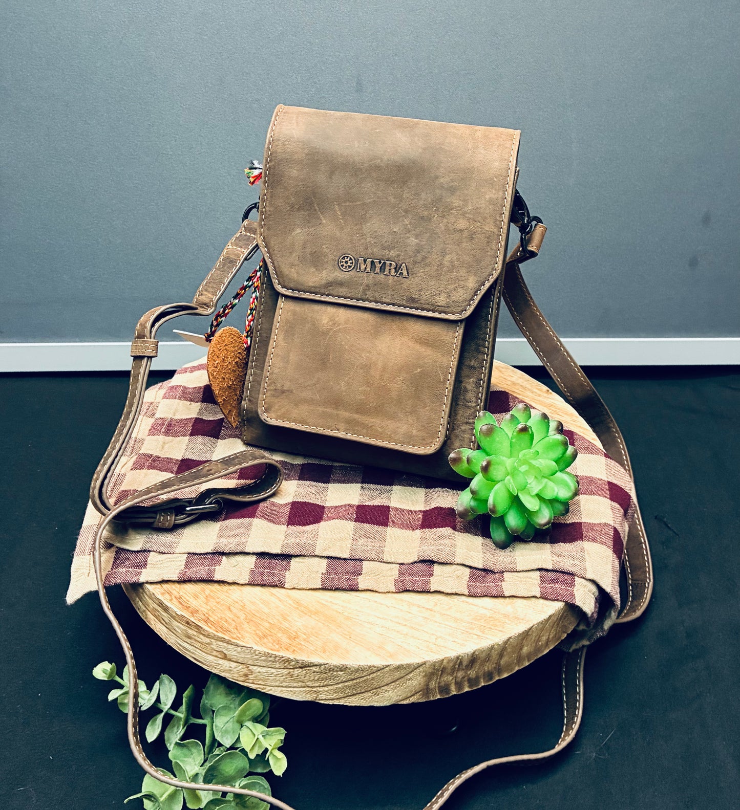Padrina trail leather bag