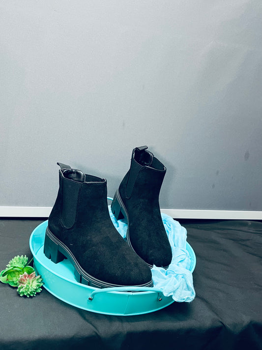 Top moda 2025 black booties