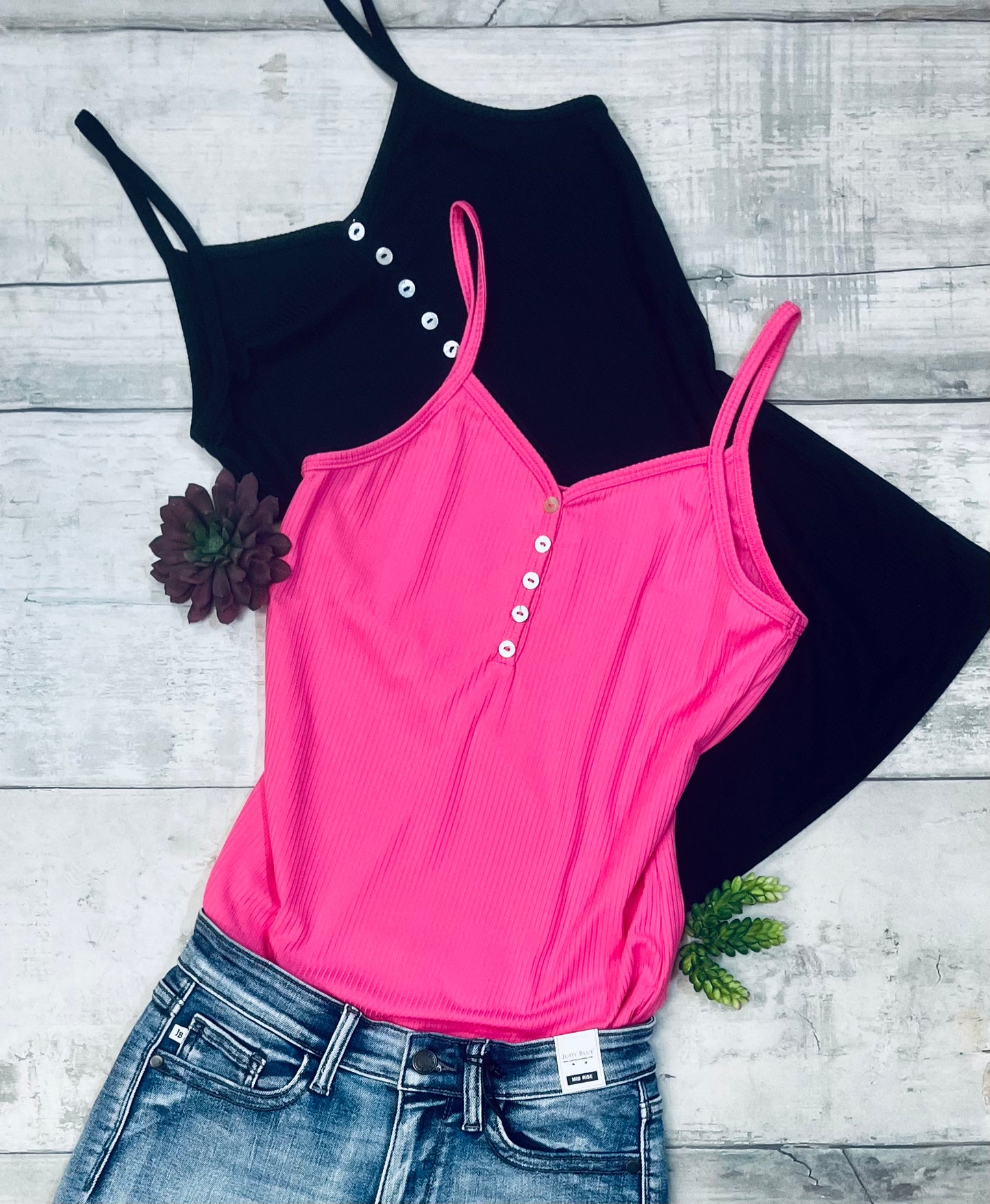 Ribbed tank with buttons