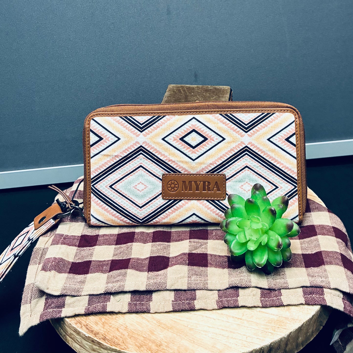 Kilim trail western wallet in mustard