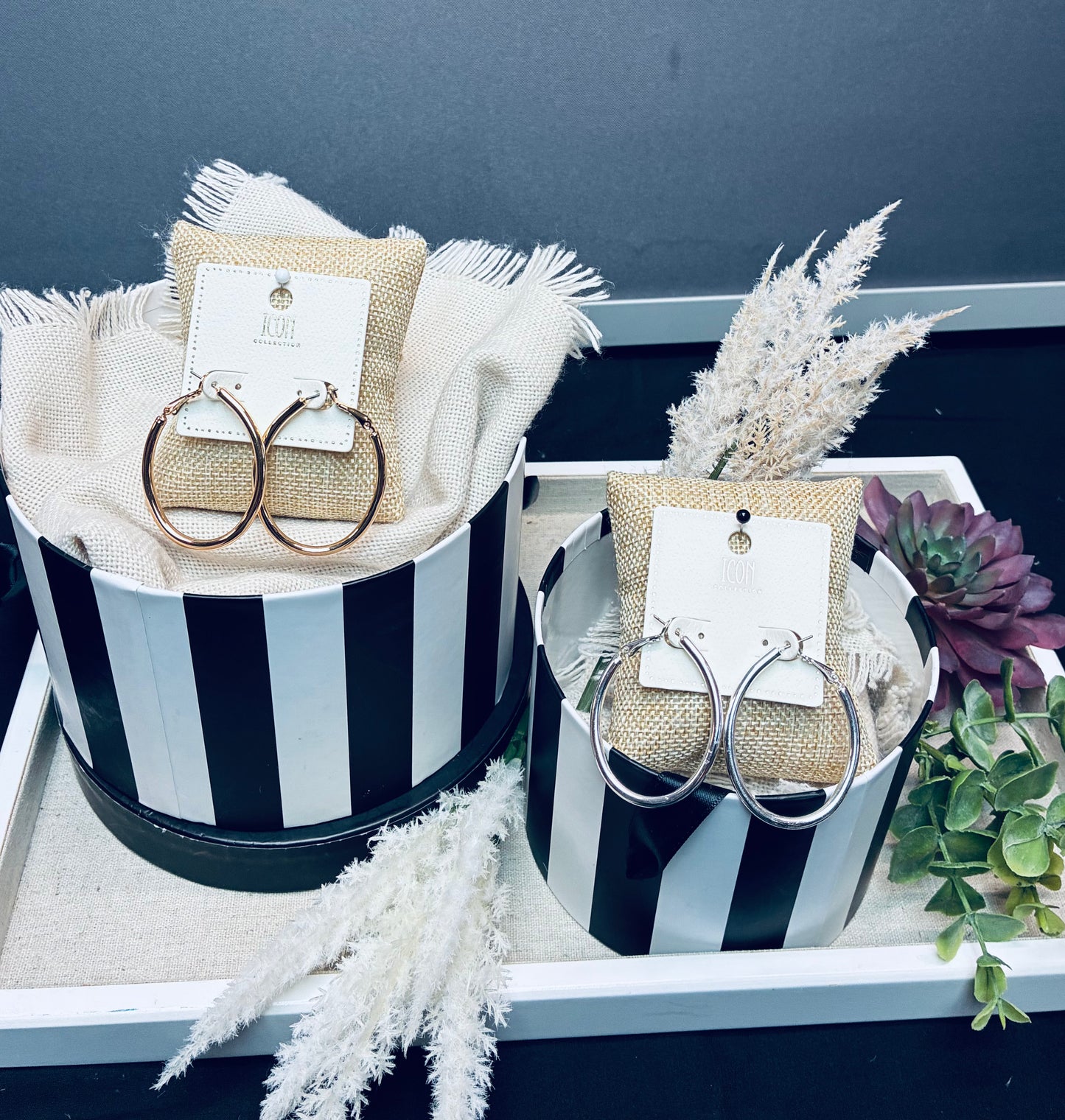 Oval metal earrings