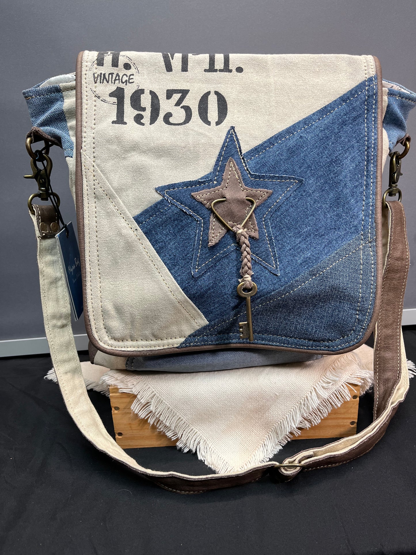 Blue star key crossbody bag