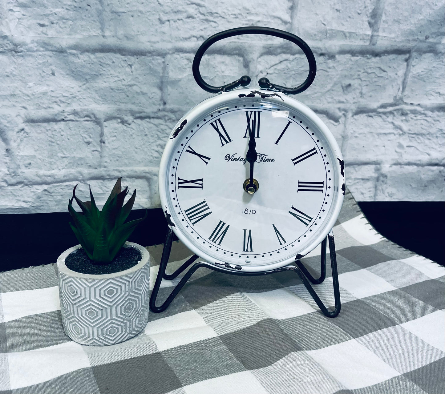 White Table top Clock
