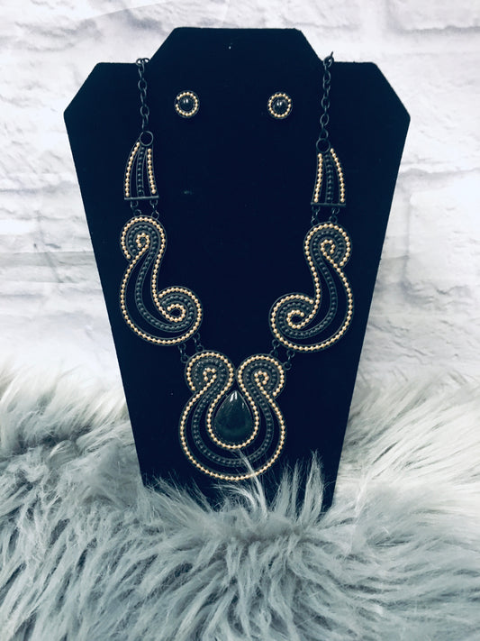 Black and gold design necklace st