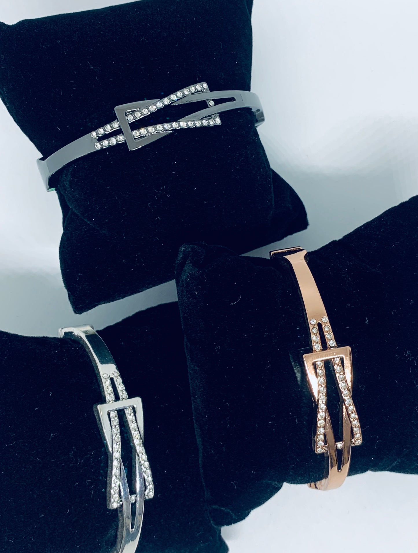 Connected Triangles Side Closure Bracelet