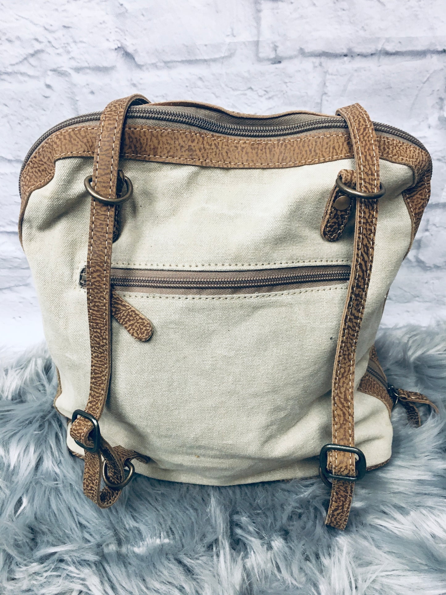 Cream pocket Myra back pack