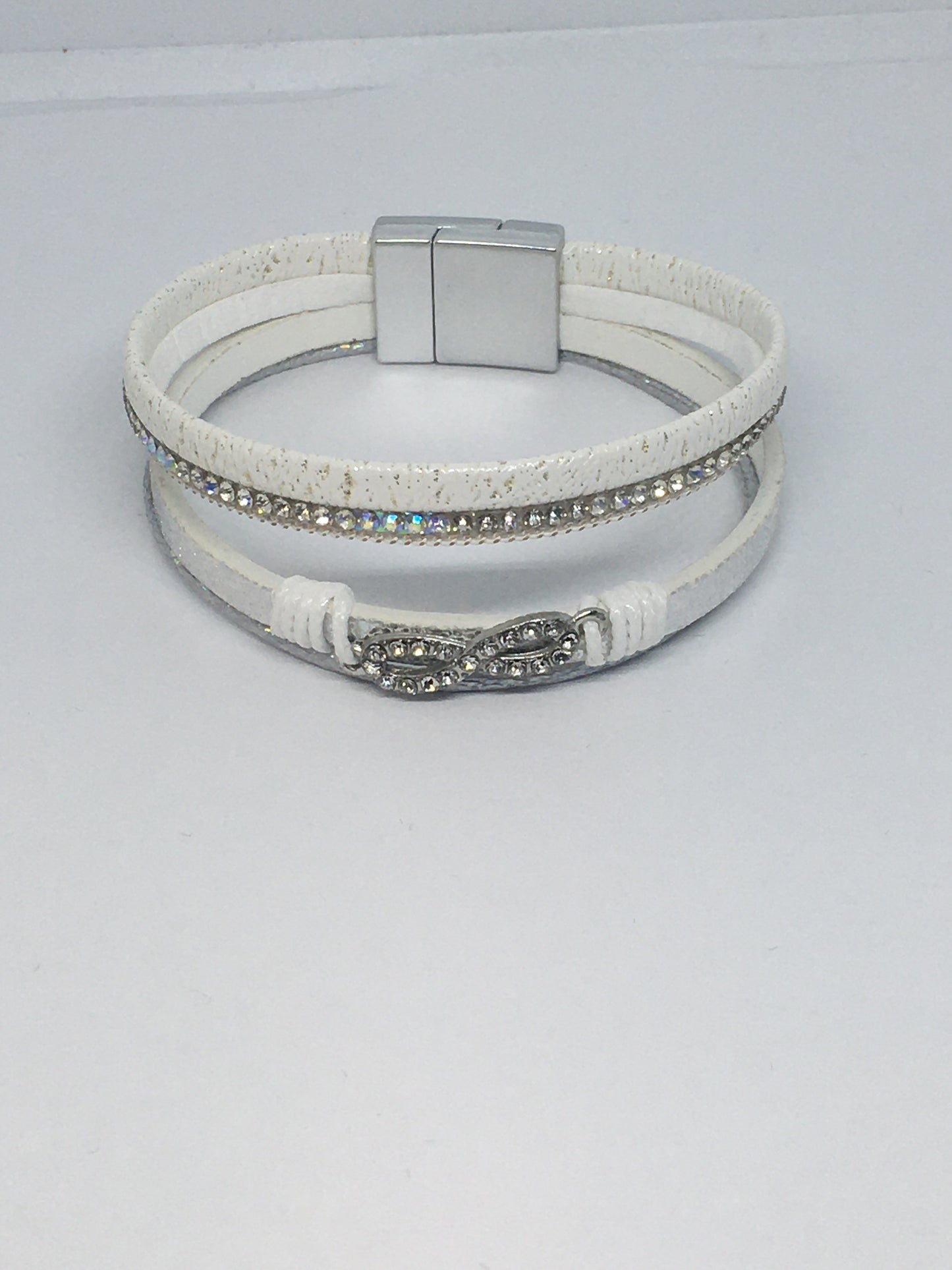 White/sliver infinity bracelet